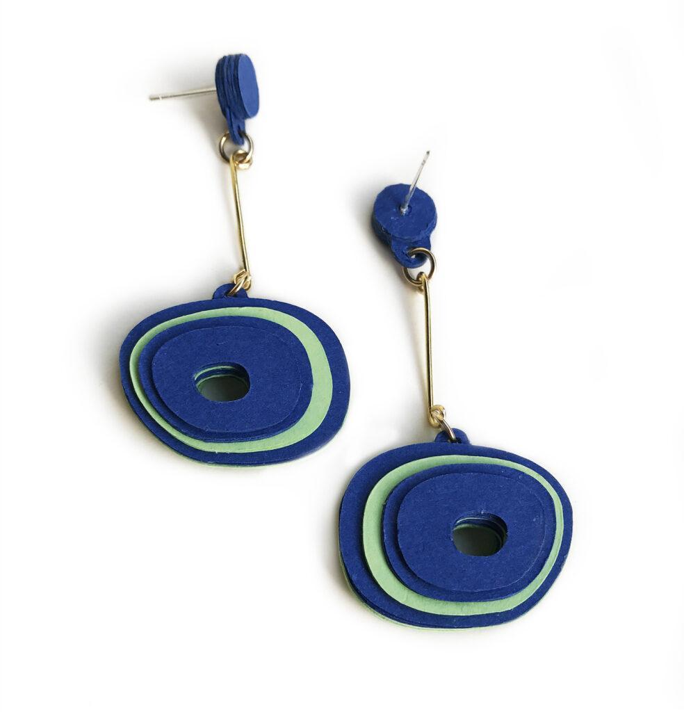 Orecchini pendenti lunghi color blu e verde lime